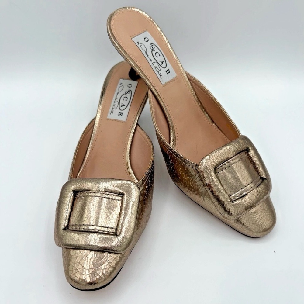 Oscar By Oscar De la Renta Kitten Heel Mule Champagne
Gold Buckle Size 9 Med
